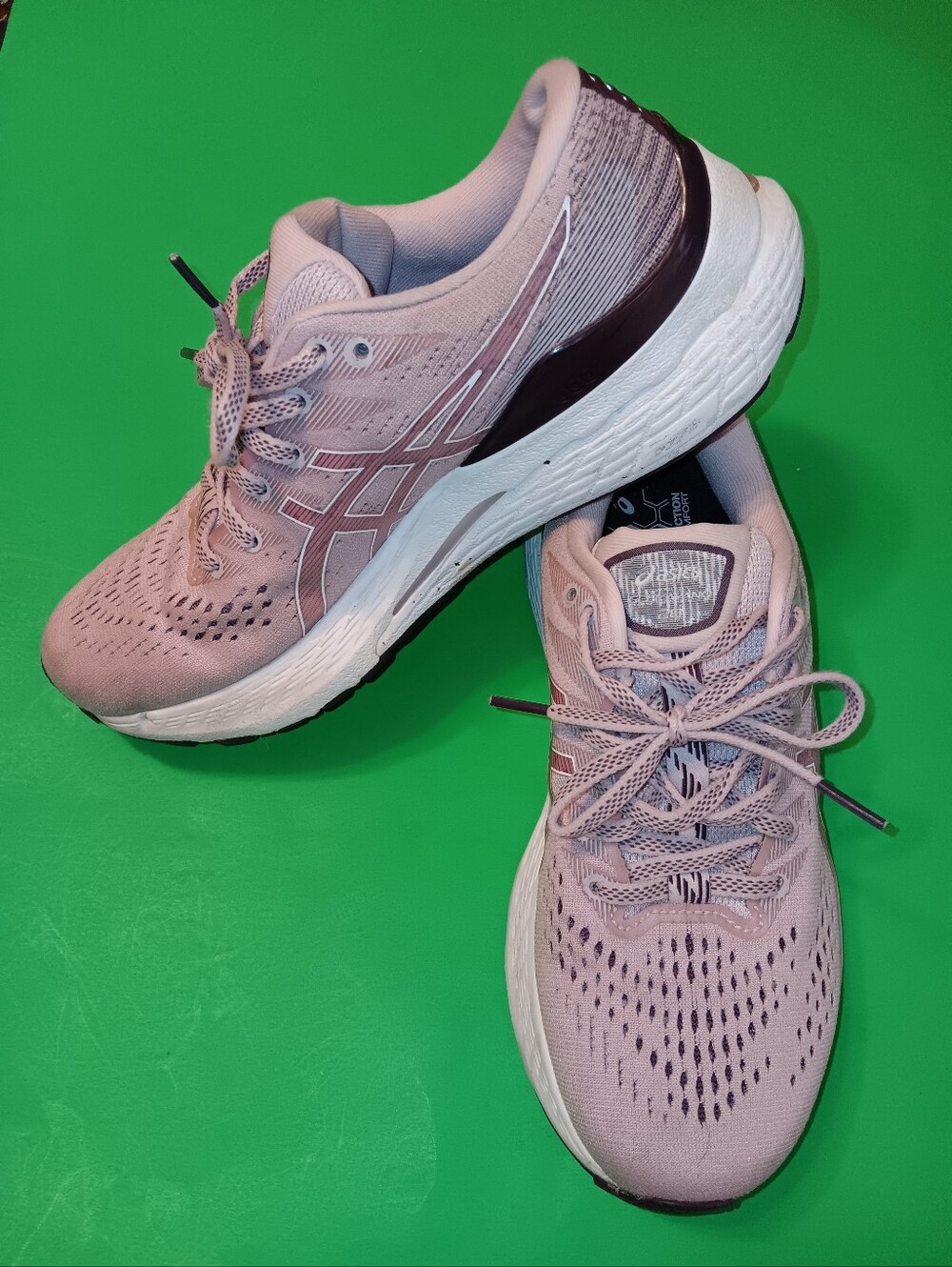 Asics Gel-Kayano 28 Running Shoes (1012B047) Preowned Barely Rose Women's Size 8